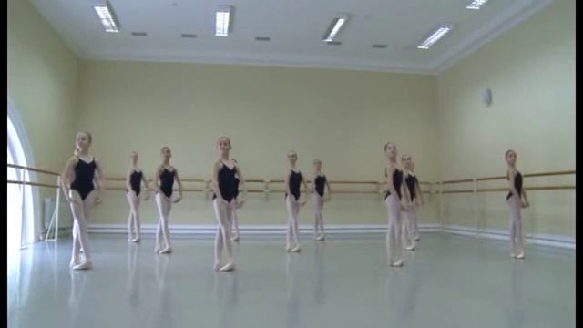 13 TEMPS LEVE' 14 PAS ECHAPPE' 15 CHANGEMENTS DE PIEDS смотреть онлайн