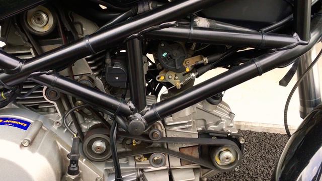 Ducati Monster 400ie Exposed Cam belts awesomeness! смотреть онлайн