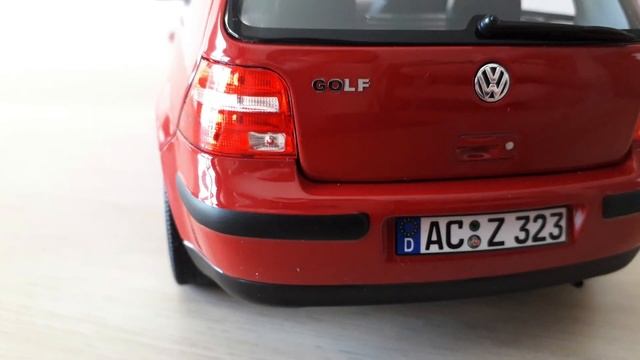 1:18 Volkswagen Golf IV - Norev [Diecast Model Car Unboxing] смотреть онлайн
