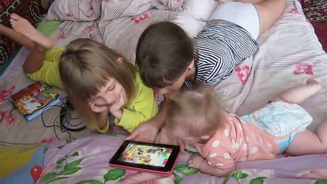 Трех месячный ребенок Кони пасу и в три месяца на Витальку смотрю смотреть онлайн