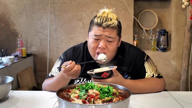 天冷了做个水煮肉片，猴哥切的大肉片子真过瘾，又麻又辣一吃一身汗！【胖猴仔】