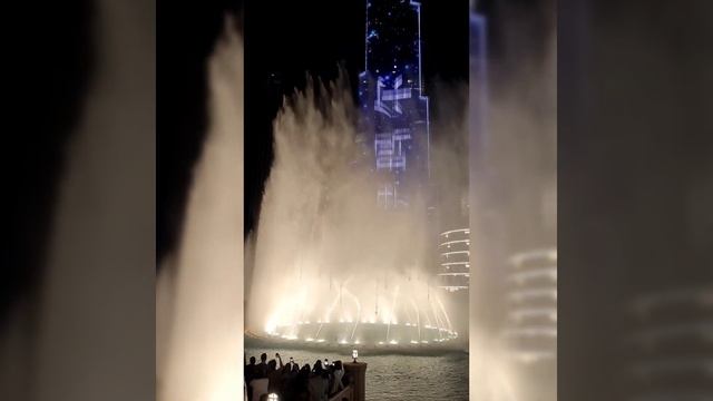 ШОУ ФОНТАНОВ//ДУБАЙ МОЛЛ//2023г//БУРДЖ ХАЛИФА смотреть онлайн