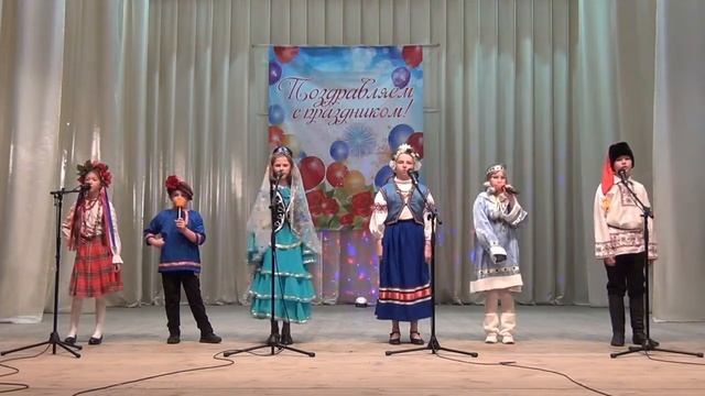 Вокальный коллектив "Улыбка" песня "Большой хоровод" ко Дню народного единства смотреть онлайн