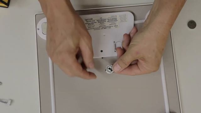 How to Replace the Battery in a Digital Bathroom Scale смотреть онлайн