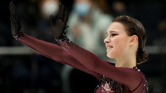 Валиева опять лидирует!!! Щербакова на втором месте... смотреть онлайн