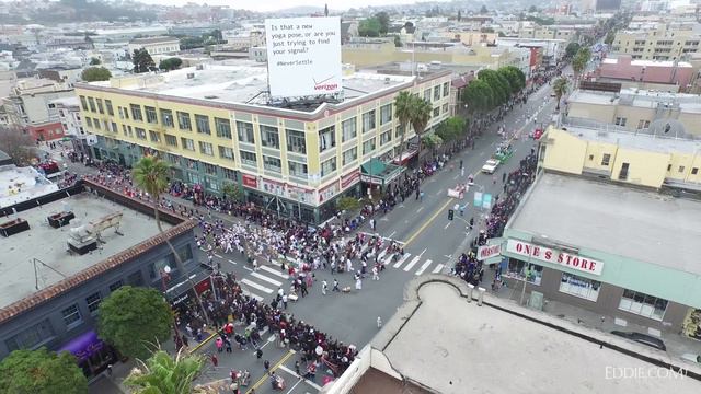 Aerial View of Carnaval Grand Parade in San Francisco in 4k UHD смотреть онлайн