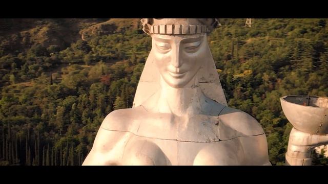 Великолепная Kartlis Deda. Самая заметная достопримечательность Тбилиси - Мать Грузии смотреть онлайн