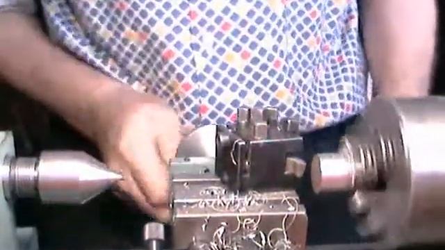 Настольный токарный станок Универсал 2  Изготовление шестерён для гитары.