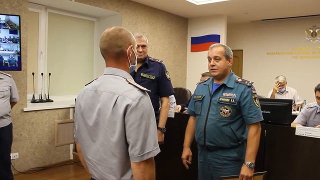 Представители МЧС наградили сотрудника ИК-10 за спасение тонущего ребенка смотреть онлайн