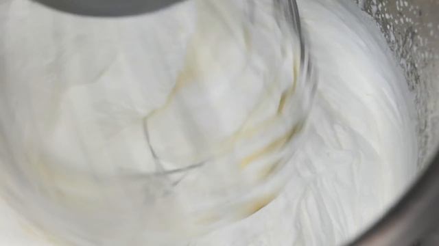 크림 듬뿍 계란반죽 롤케익 / Whipped Cream Egg Swiss Roll Cake