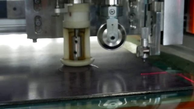 Планшетный режущий плоттер DCZ50-1310 при резке прокладки из армированного листового графита - 2 смотреть онлайн