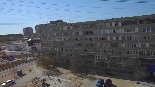 Актау | вид на внутренний двор 5 мкр с проходного балкона смотреть онлайн