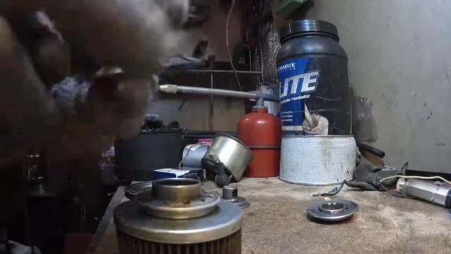 Распиливаем масляные фильтры и сравниваем смотреть онлайн