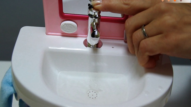 Умывальник Интерактивный Бэби Борн (Zapf Creation Baby born) смотреть онлайн