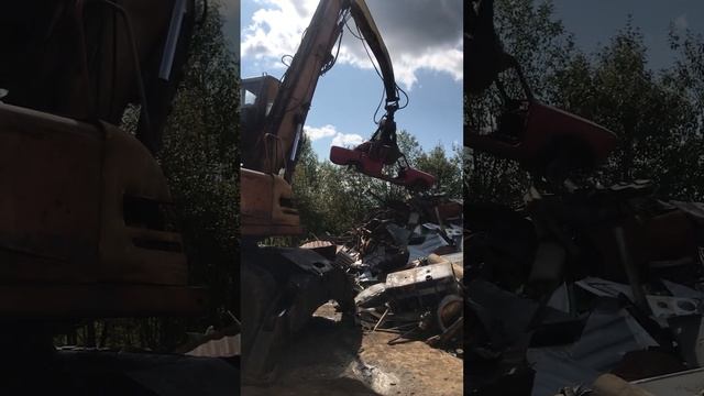 В металл поехал кузов #ваз #2101, хорошие запчасти на складе. Ремонт и обслуживание автомобилей смотреть онлайн