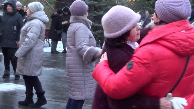 Эту песню я тебе пропою Танцы в парке Горького Харьков Январь 2022 смотреть онлайн