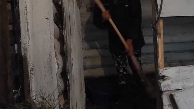 Пеку Торт\Уборка в Стайке\Дети пошли в Клуб\ смотреть онлайн