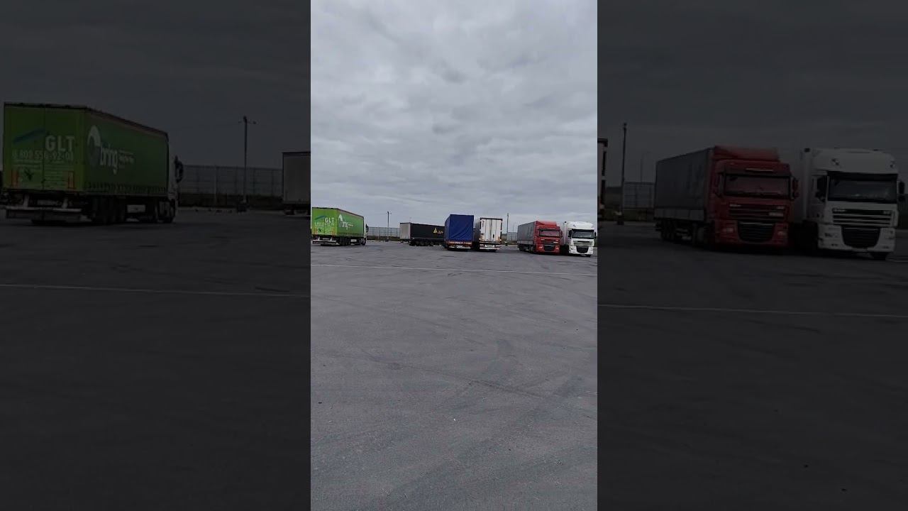 Стажёр учится парковаться на стоянке. Стажировка водителя категории Е без опыта в ТК Деловые Линии. смотреть онлайн