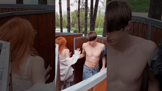 Which girl is better??1 or 2?? смотреть онлайн