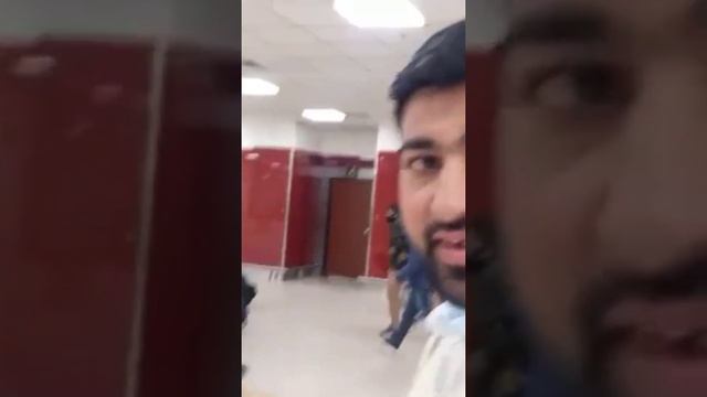New Delhi airport смотреть онлайн