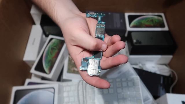 Dumpster Diving- Amazing! Apple Macbook in the Trash! смотреть онлайн