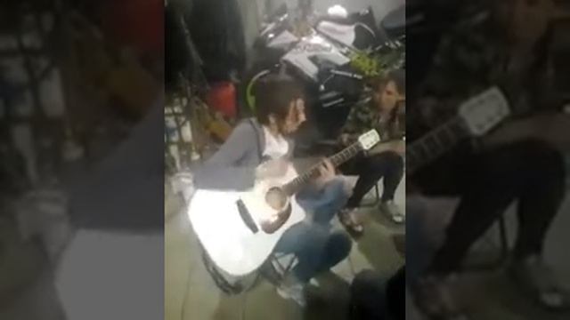 На гитаре Кино "Я объявляю свой дом". 12 мая 2019 смотреть онлайн