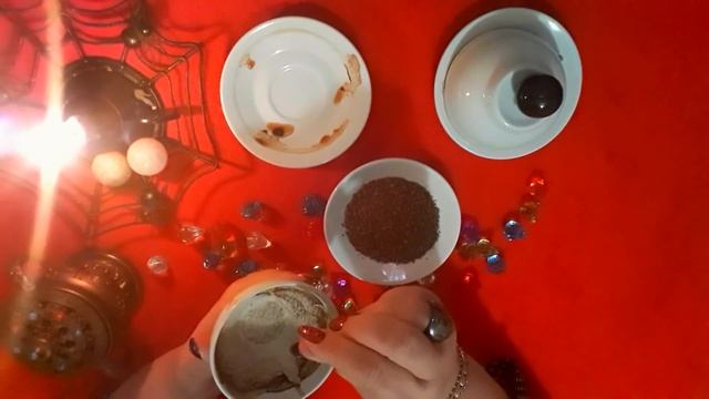 КАКИЕ ПОДСКАЗКИ НАХОДЯТСЯ В ЧАШЕЧКЕ КОФЕ смотреть онлайн