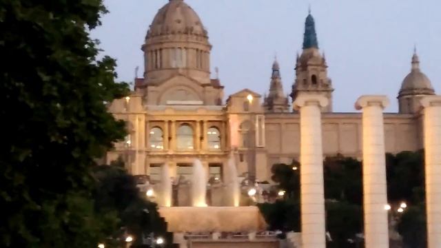 Волшебный Фонтан Монжуик в Барселоне / Fuente Mágica De Montjuic#фонтан #испания #вечер
