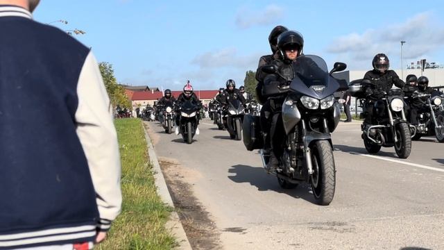ЗАКРЫТИЕ СЕЗОНА! Идем на ДЕНЬ РОЖДЕНИЯ! много байкеров, готовлю ночью роллы, МАНИКЮР ПОЛИНЫ, ужин смотреть онлайн