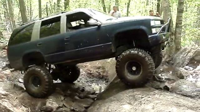 chevy tahoe playing on rocks 2 смотреть онлайн
