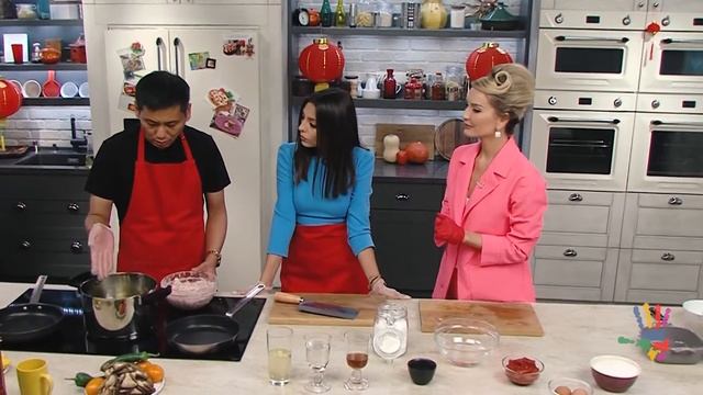 Китайская кухня с Ташей Белой. Готовим" Свиная вырезка в кисло-сладком соусе ". ( TV BRICS). смотреть онлайн