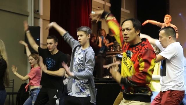 Яркий ФЛЕШМОБ На Вечеринке||Lunchmoney Lewis Bills |ШКОЛА ТАНЦЕВ ДРАКОНЫ смотреть онлайн