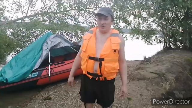 На лодке ПВХ с забавным другом по Оби. Самодельный тент.