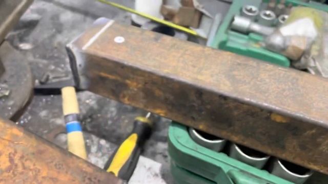 Установка сидений на луаз от Фольксваген. Сборка авто продолжается