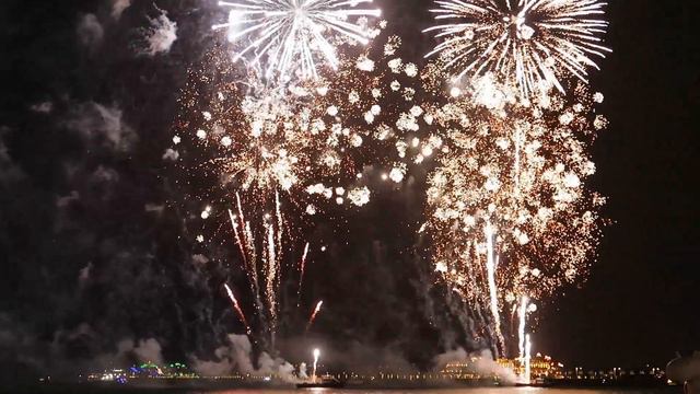 Дубай. Ежедневный Салют на JBR, посвященный Shoppig Festival 2023 смотреть онлайн