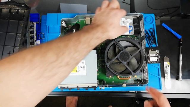 How to dismantle, clean and restore your Xbox One console. смотреть онлайн