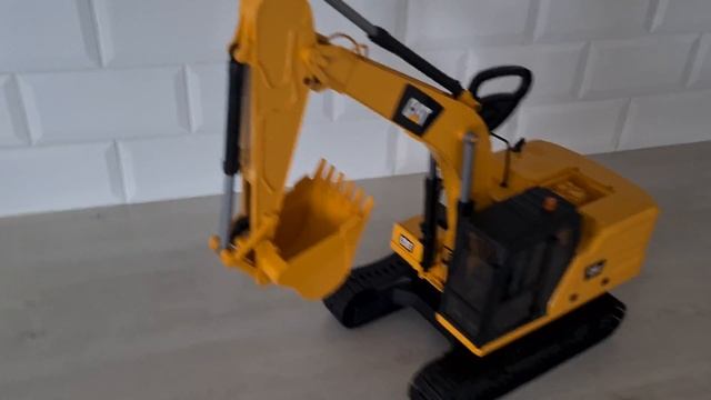 The 6x6 Bruder DUMPER and the 2 CAT Excavator! Bruder!! смотреть онлайн