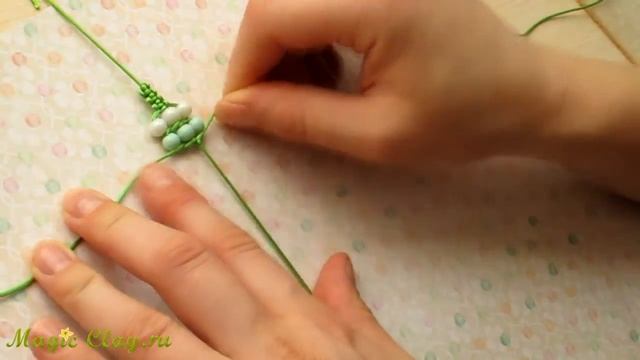 Браслет из бусин на нейлоновом шнуре.mp4