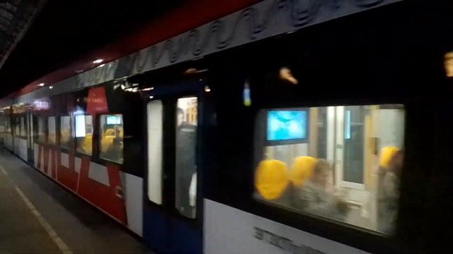 Электропоезд ЭГЭ2Тв-009 3.0 на Станции Вешняки D3 смотреть онлайн