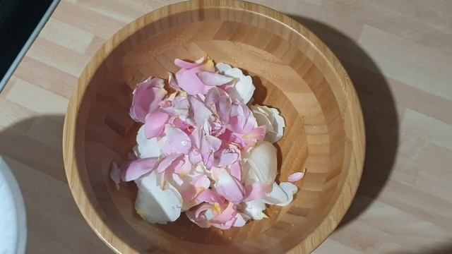 Claire Austin English Climbing Rose Update - Making DIY Rose Water from David Austin Roses смотреть онлайн