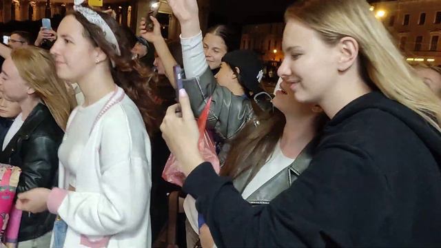 МакSим - Знаешь ли ты! Классное выступление замечательной кавер группы Айдахо на Невском проспекте! смотреть онлайн