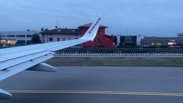 Decollo RYANAIR Milano Bergamo Il Caravaggio Orio al Serio International Airport смотреть онлайн