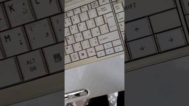 Toshiba l755 laptop keyboard changing. very easy.. смотреть онлайн
