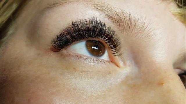 3 4д объем. Наращивание ресниц. Работа ученицы на повышении. смотреть онлайн