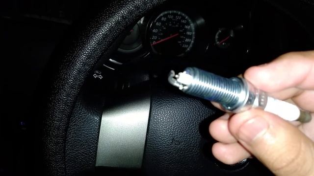 Bujías correctas para el Nissan Tiida, a que kilometraje debes cambiarlas смотреть онлайн