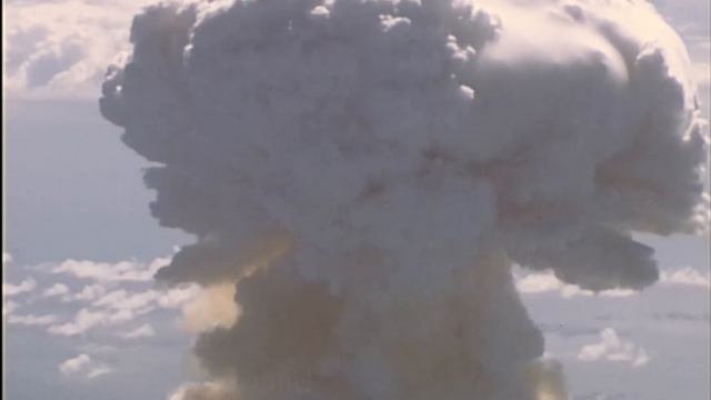 HD An Atomic Detonated At Sea After Nagasaki Atomic bombing 1946 Uncut Footage смотреть онлайн