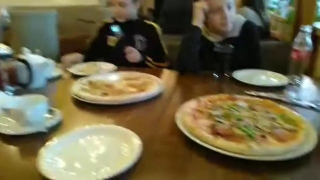 2020.12.29 Ваня, Максим и бабушка в Иль Патио на Проспекте Мира.