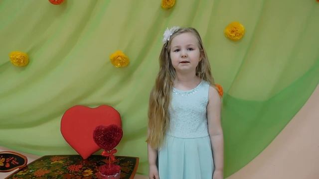 Страна читающая — Влада Тихомирова читает произведение «Любовь готова все прощать» Э. А. Рязанова смотреть онлайн