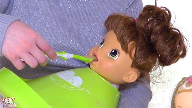 Baby Alive Play Fort Fun! Play Fort Building, Feeding and Diaper Change! смотреть онлайн