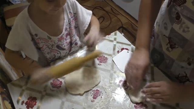 Как мы с Лизой пирожки пекли